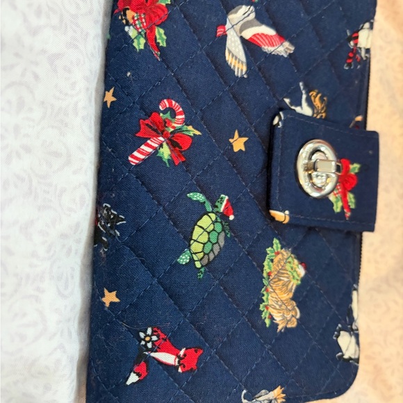 Vera Bradley Christmas Turnlock zip wallet in snow globe motifs - Picture 2 of 12